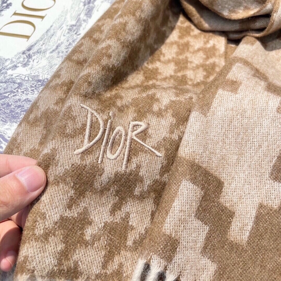 Dior gradient cashmere scarf - Picture 4 of 6